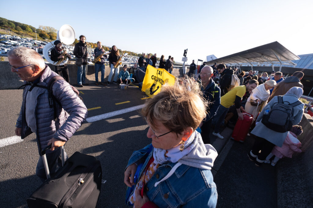 À Lille, des militants se battent contre l'extension d'un aéroport
